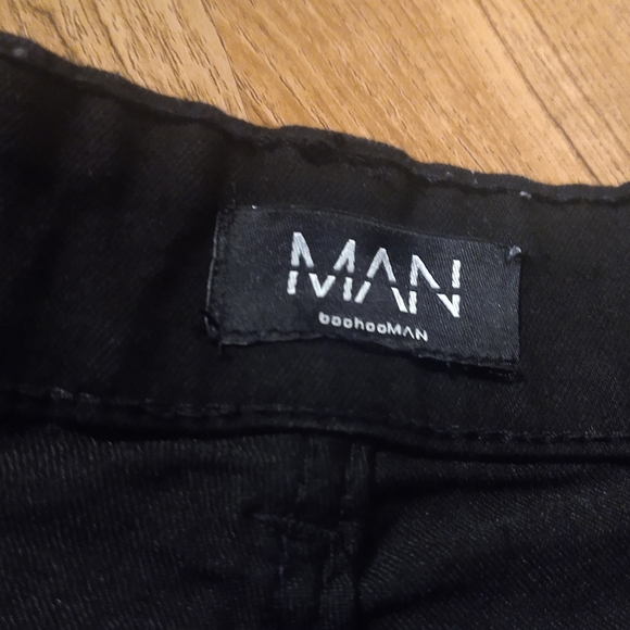 Fashion Nova Black, size 30L, ripped at Knee. Button Up Jean - Picture 10 of 10